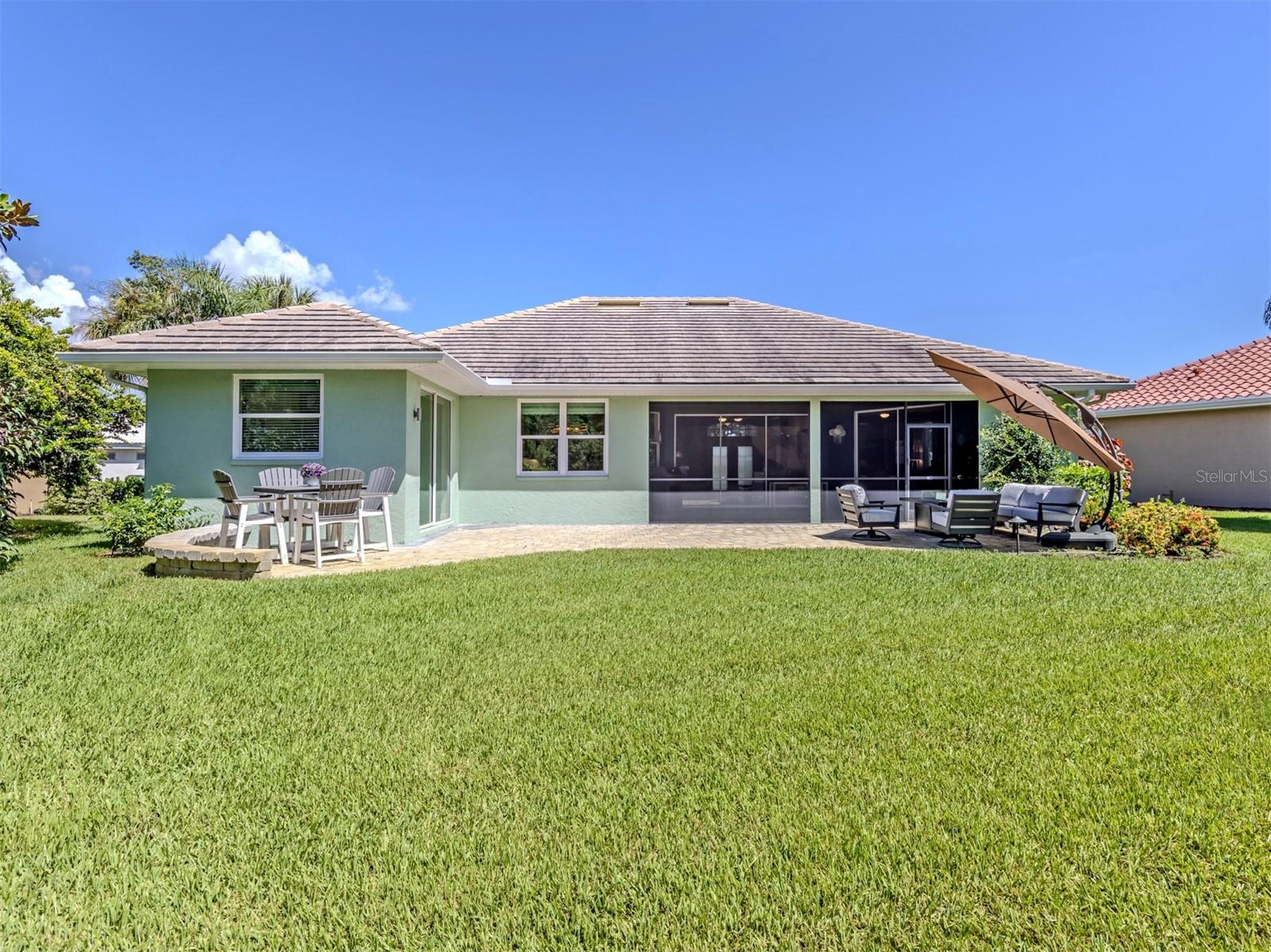 143 WAYFOREST DR — photo 33