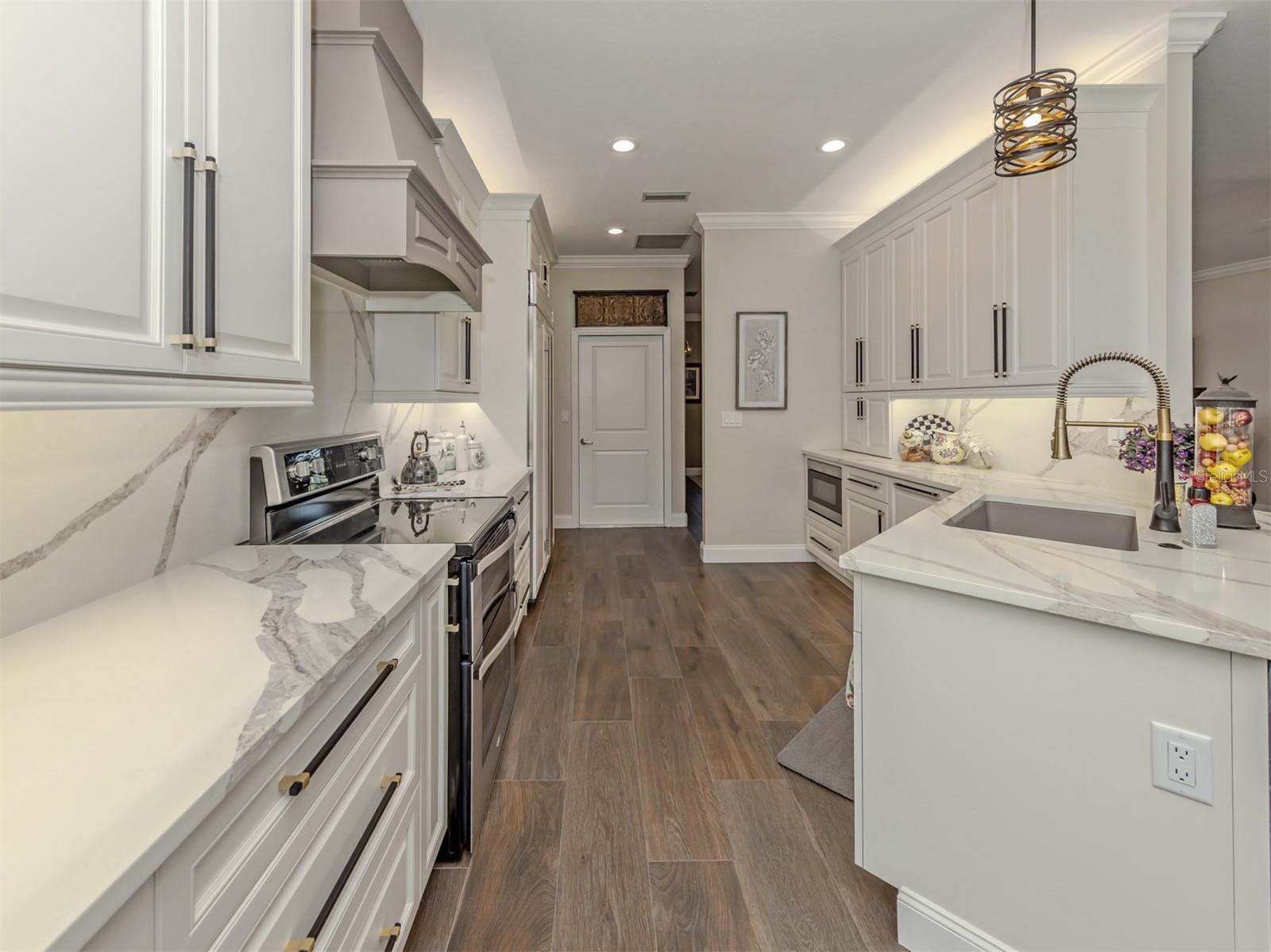 143 WAYFOREST DR — photo 18