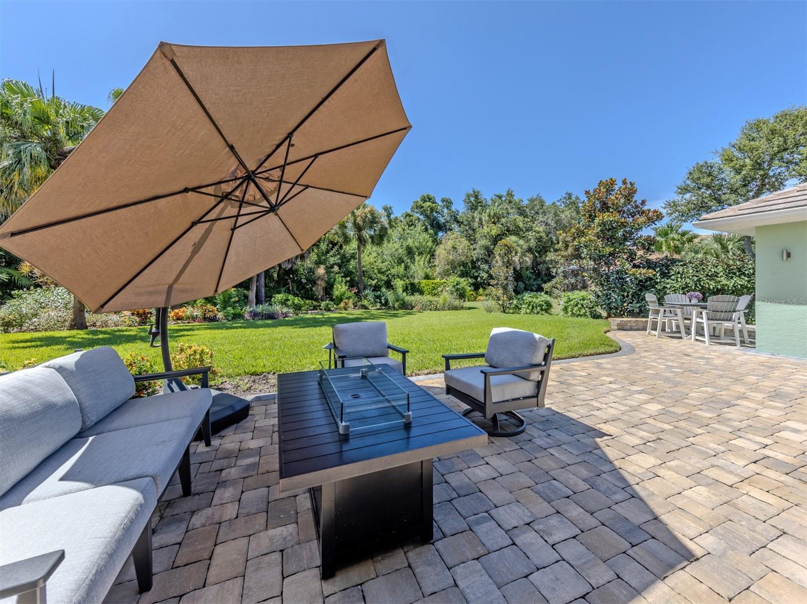 143 WAYFOREST DR — photo 34