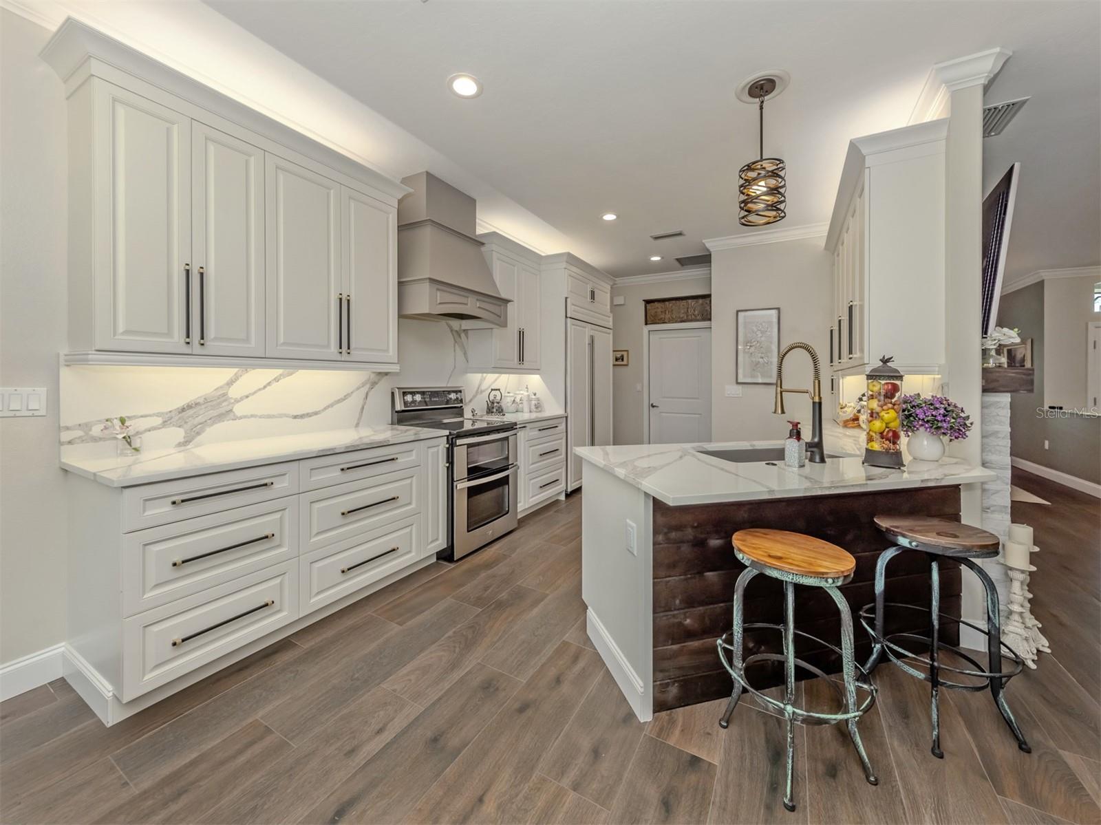 143 WAYFOREST DR — photo 16