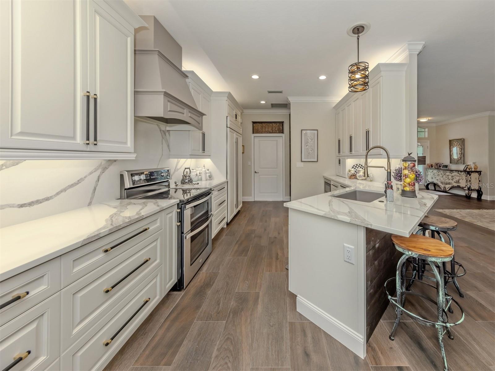 143 WAYFOREST DR — photo 17