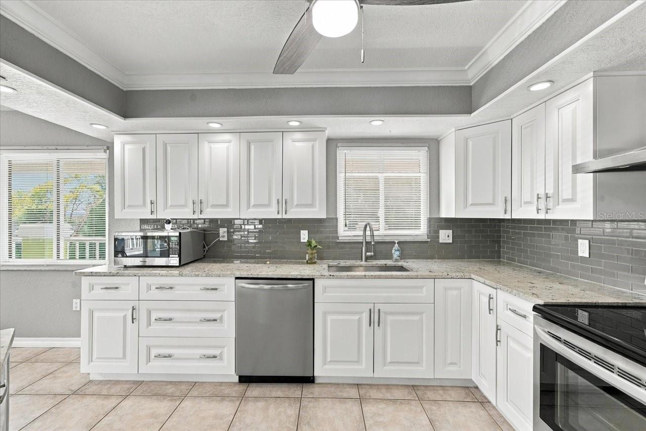 6744 SEAVIEW BLVD — photo 17