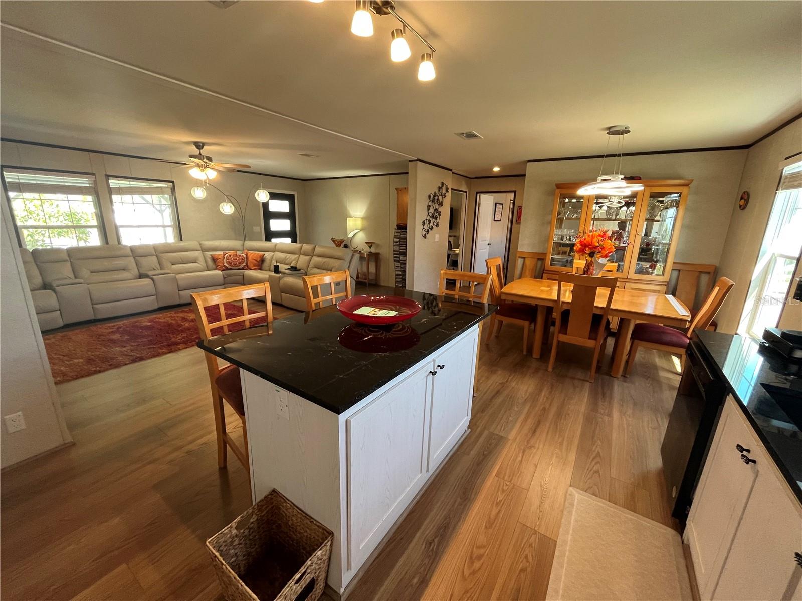 214 COMO DR — photo 27
