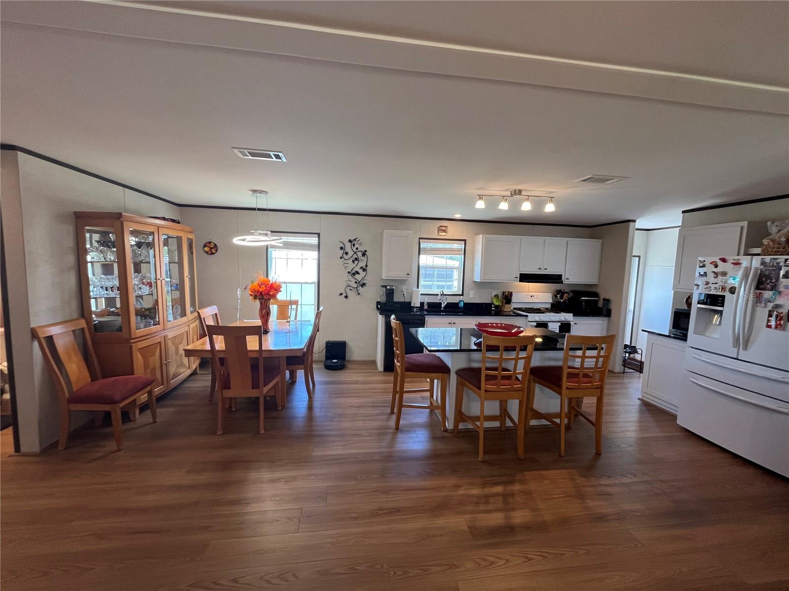 214 COMO DR — photo 20