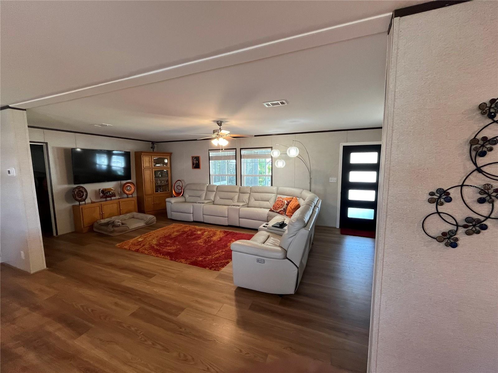 214 COMO DR — photo 9