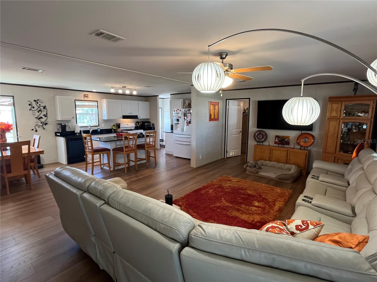 214 COMO DR — photo 8