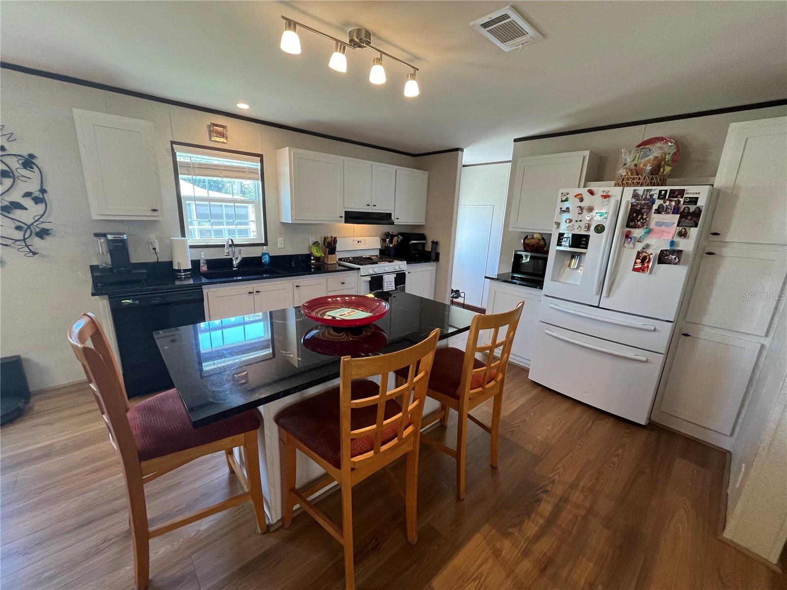 214 COMO DR — photo 24