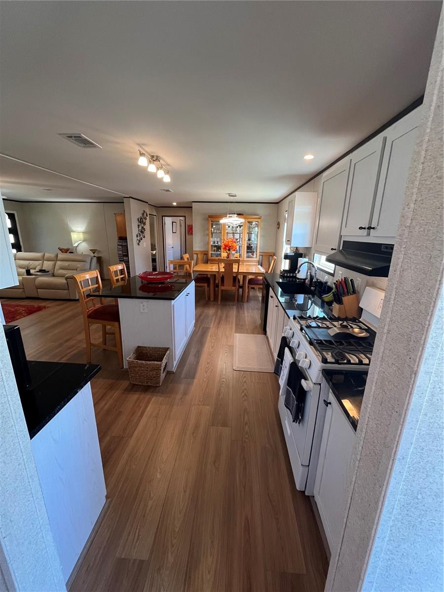 214 COMO DR — photo 31