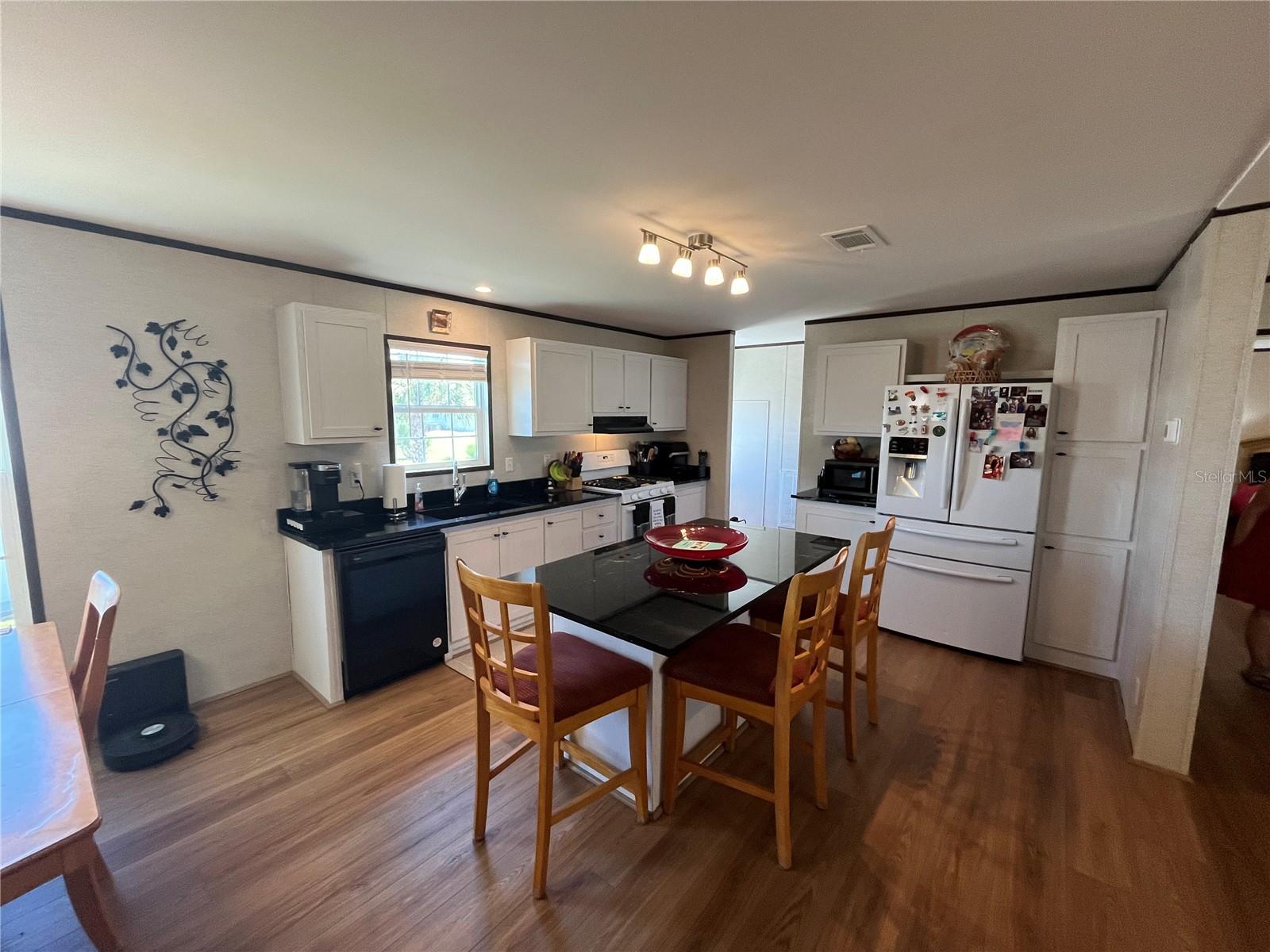214 COMO DR — photo 22
