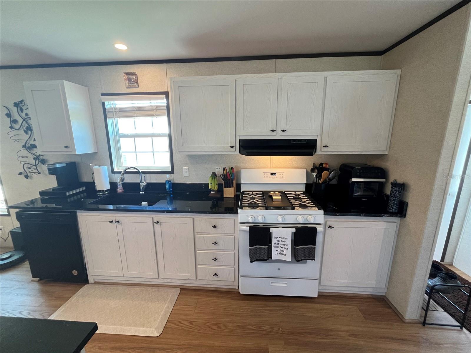 214 COMO DR — photo 26