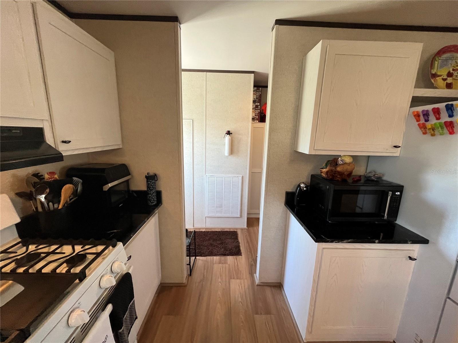 214 COMO DR — photo 28