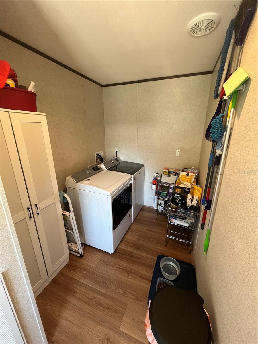 214 COMO DR — photo 29