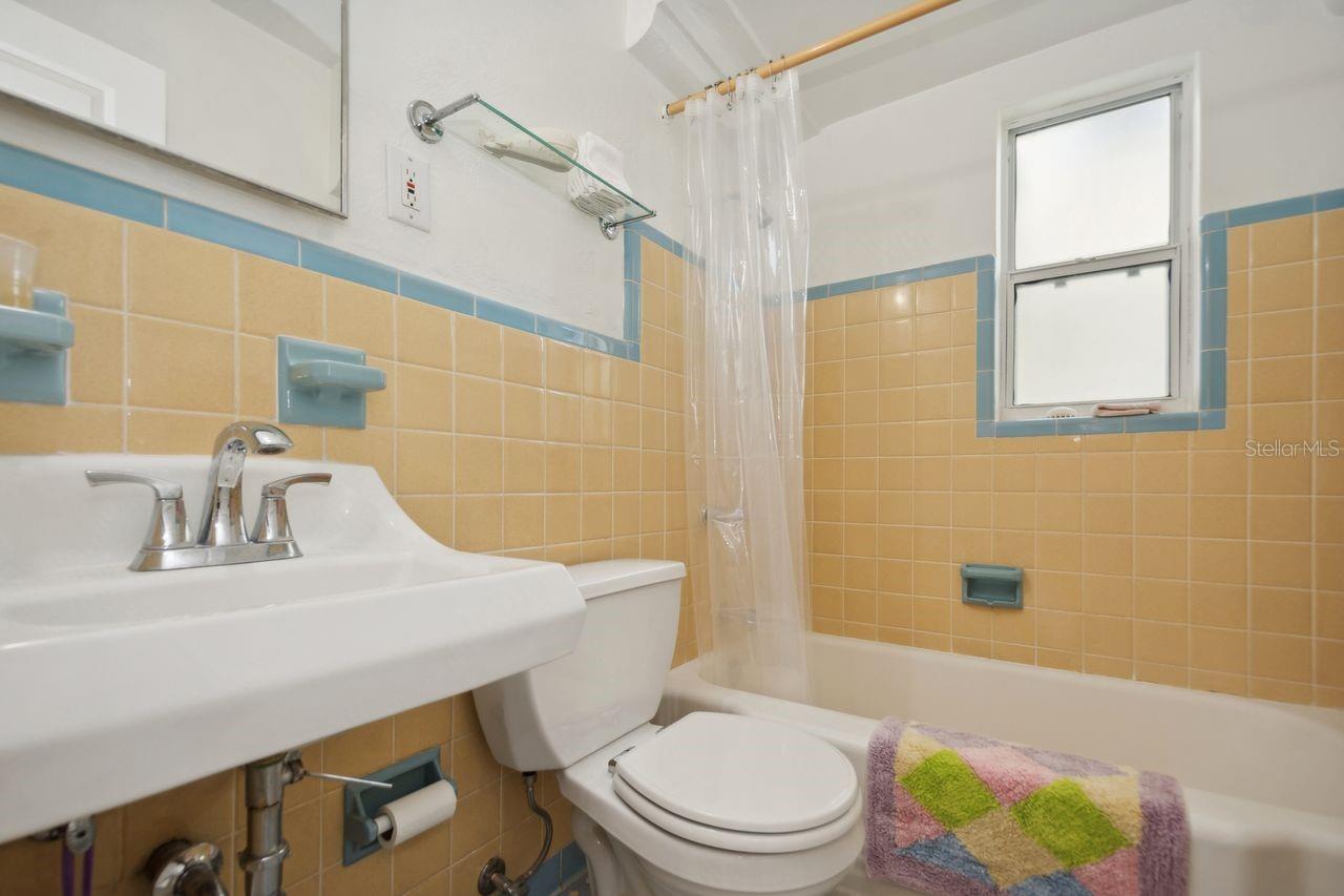 102 11TH AVE — photo 27