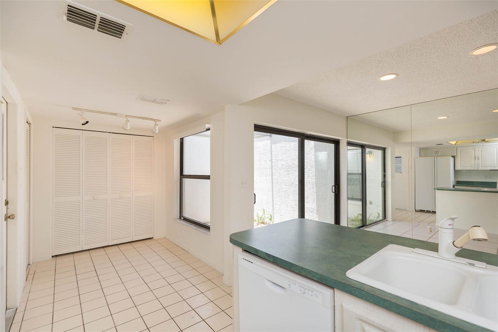 7707 ROCKVILLE CT — photo 12