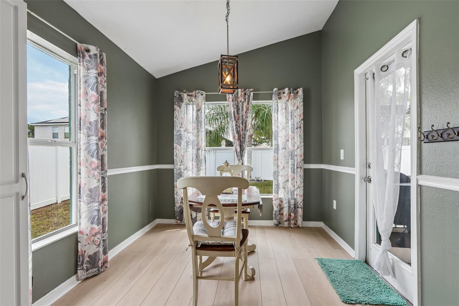 2546 ARROWPOINTE DR — photo 11