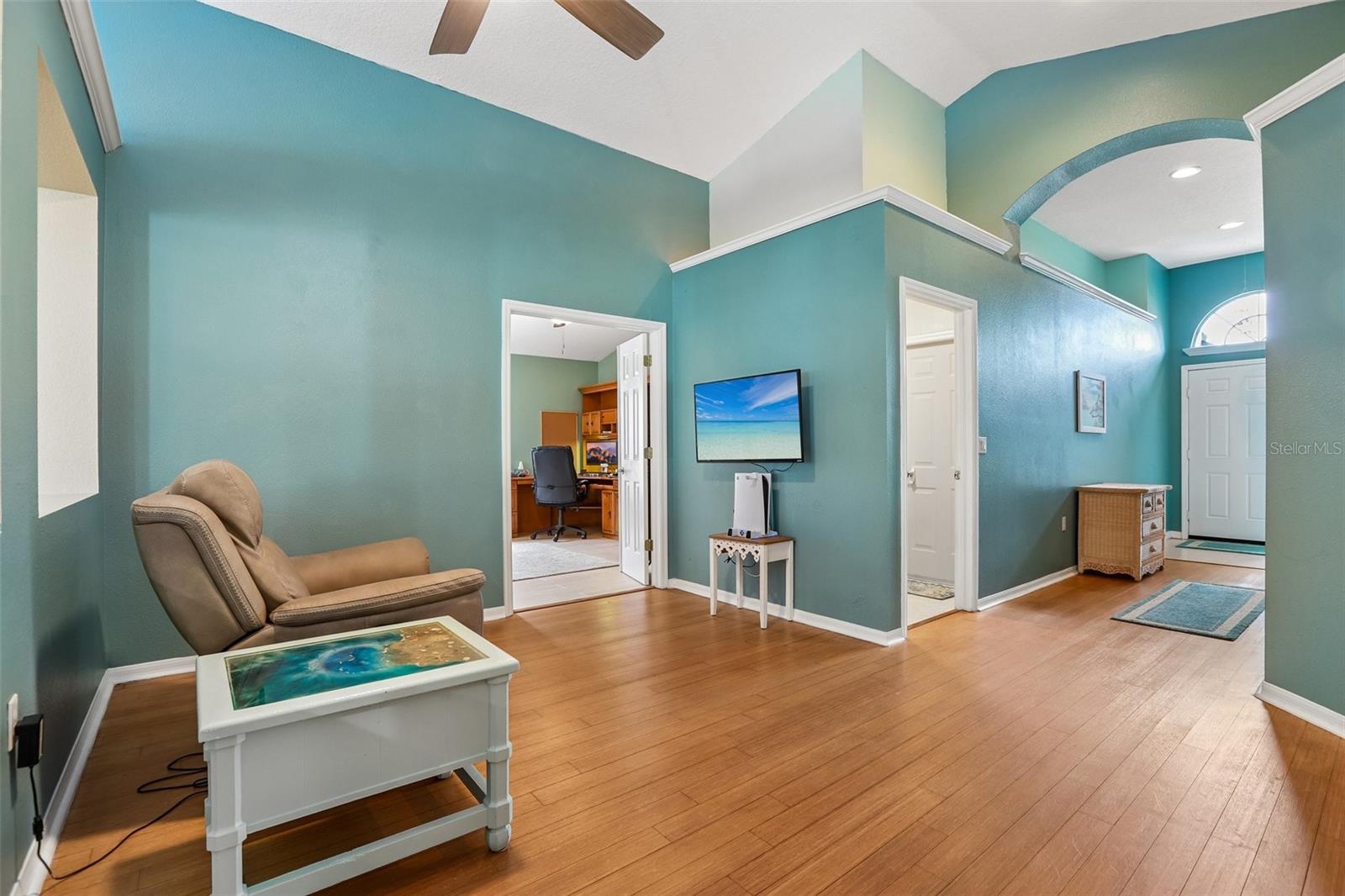 2546 ARROWPOINTE DR — photo 2