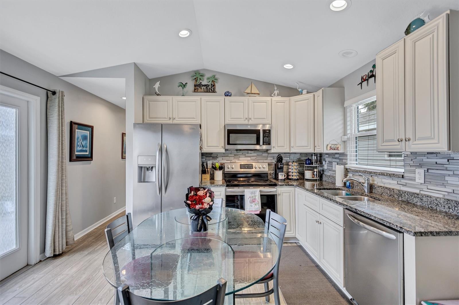 3867 ALMOND AVE — photo 16