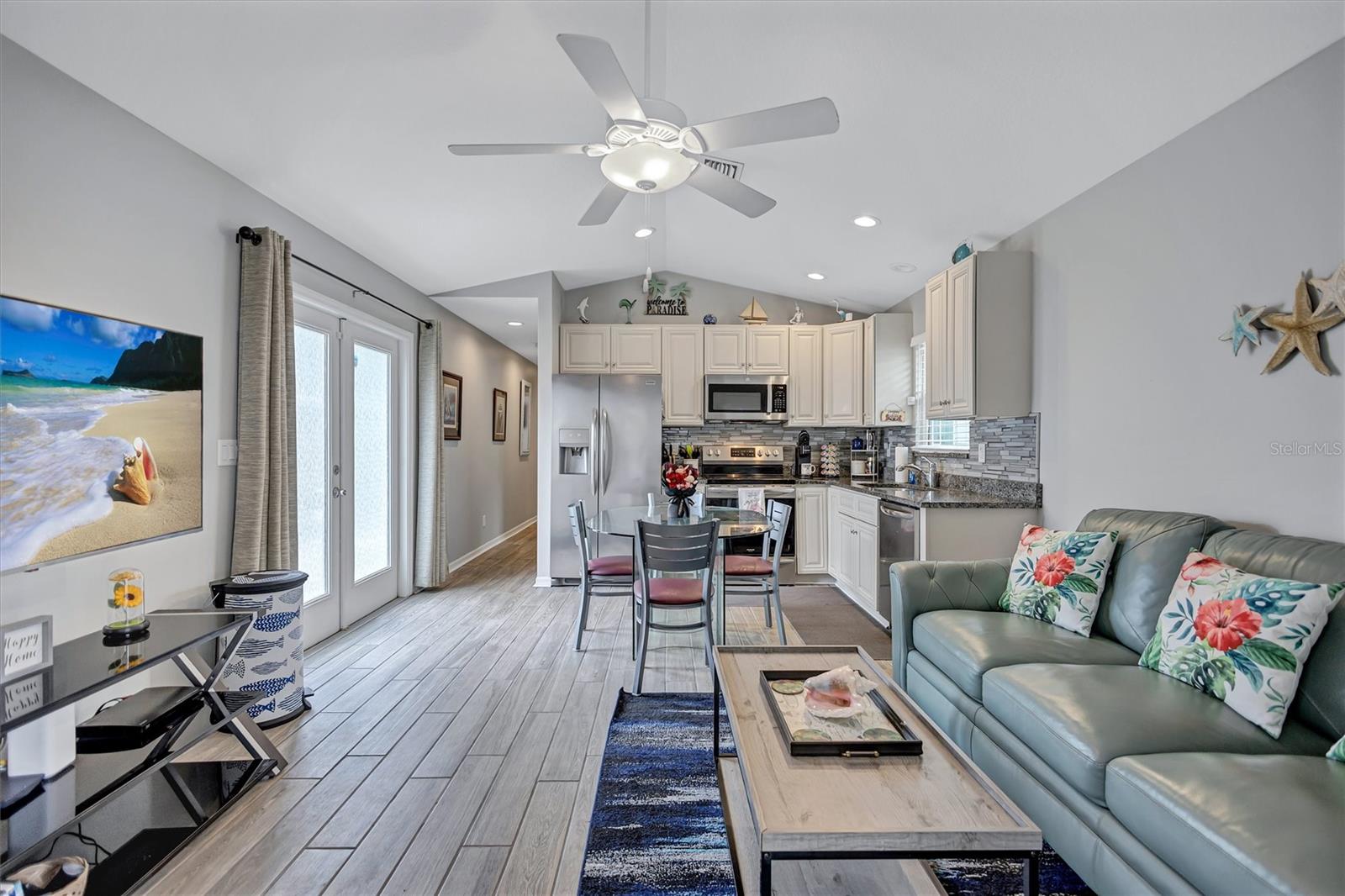 3867 ALMOND AVE — photo 10