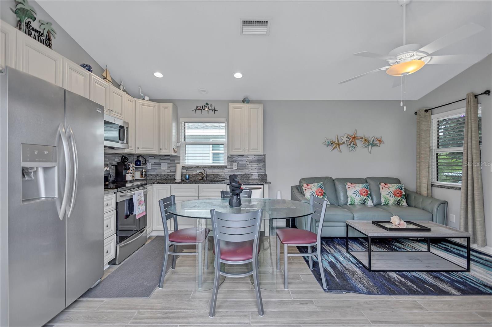 3867 ALMOND AVE — photo 14