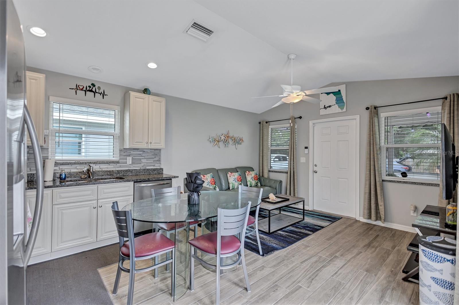 3867 ALMOND AVE — photo 15