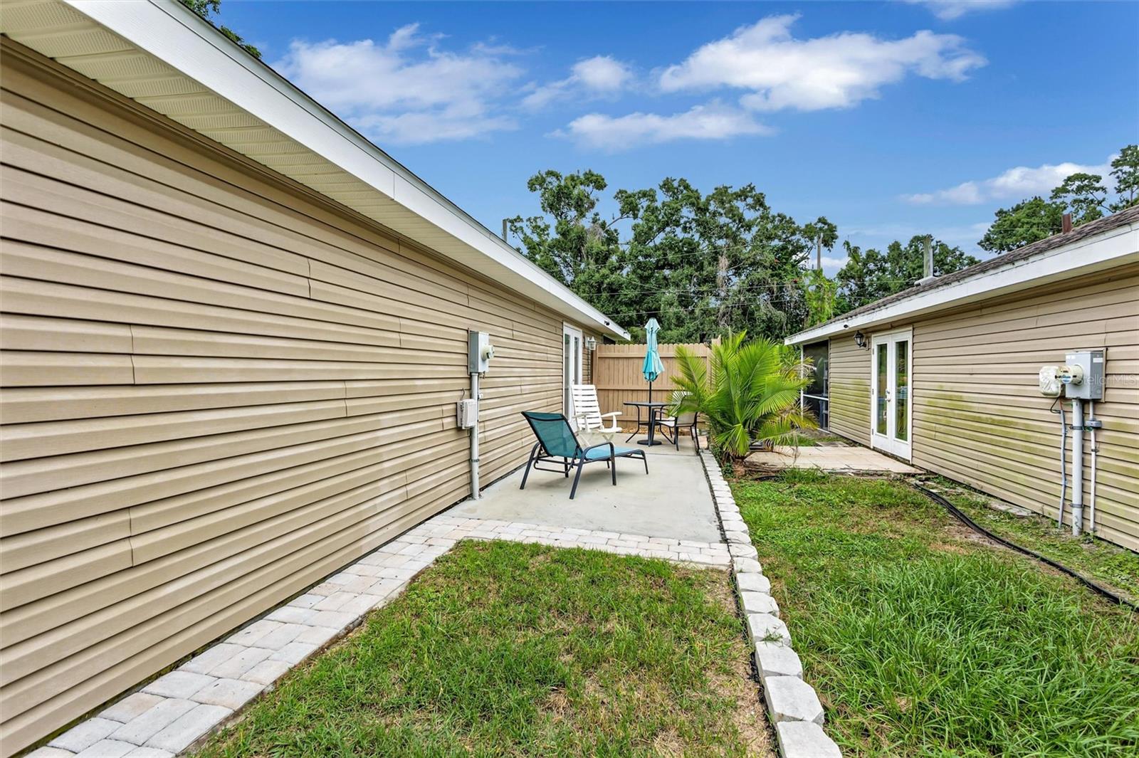 3867 ALMOND AVE — photo 32