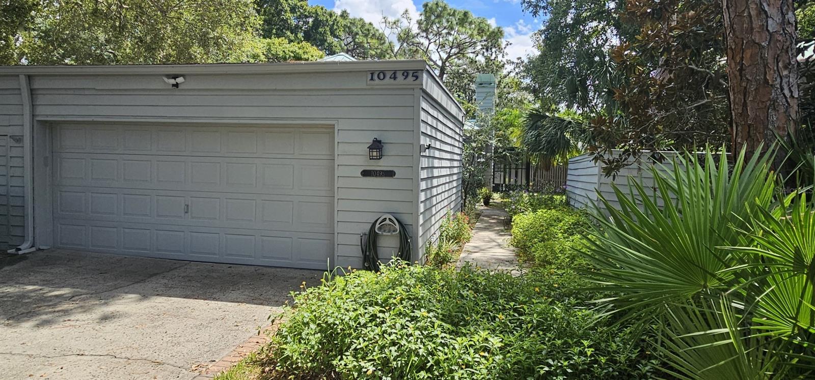10495 LONGWOOD DR — photo 3