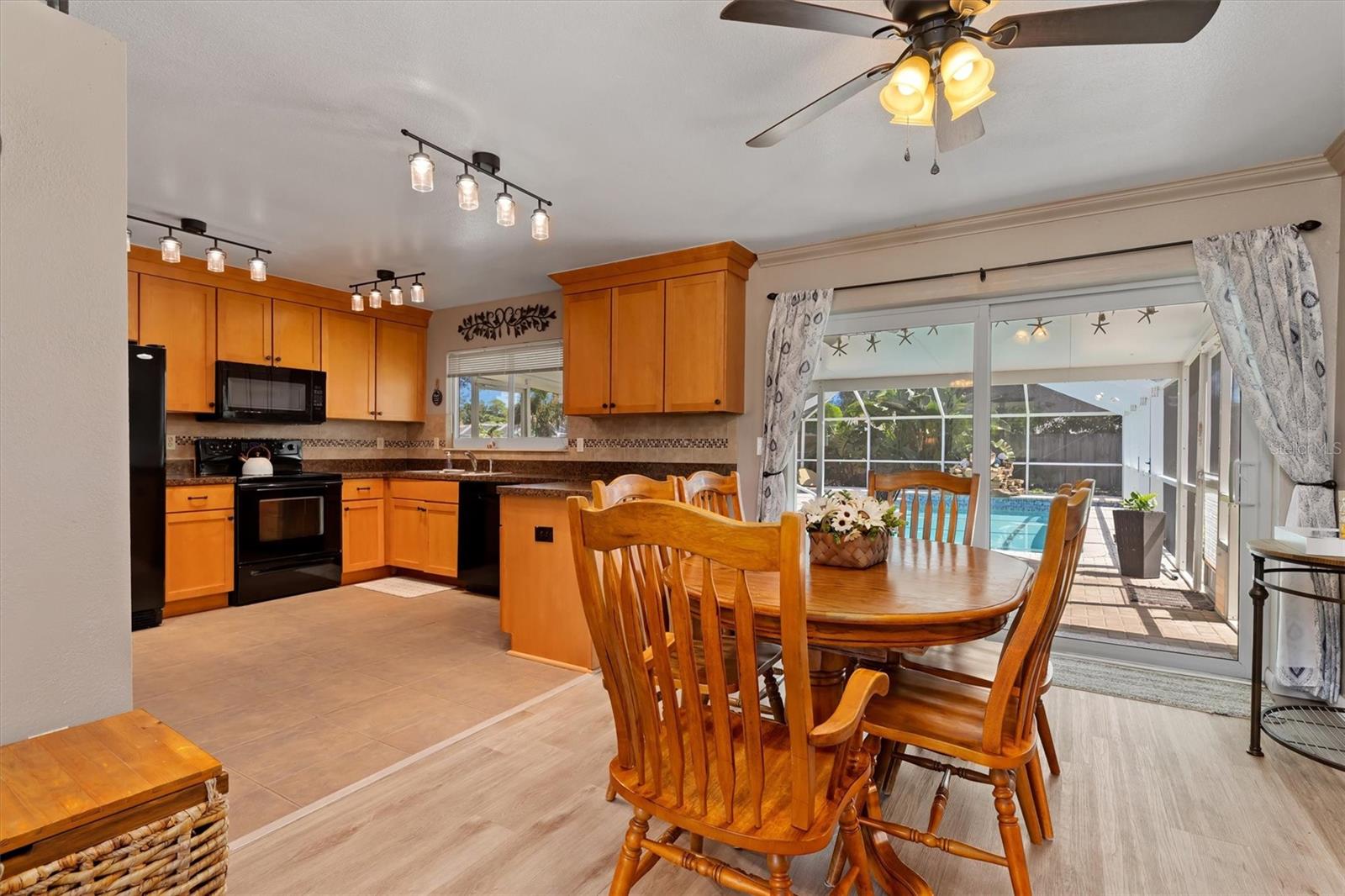 5360 MALAMIN RD — photo 9