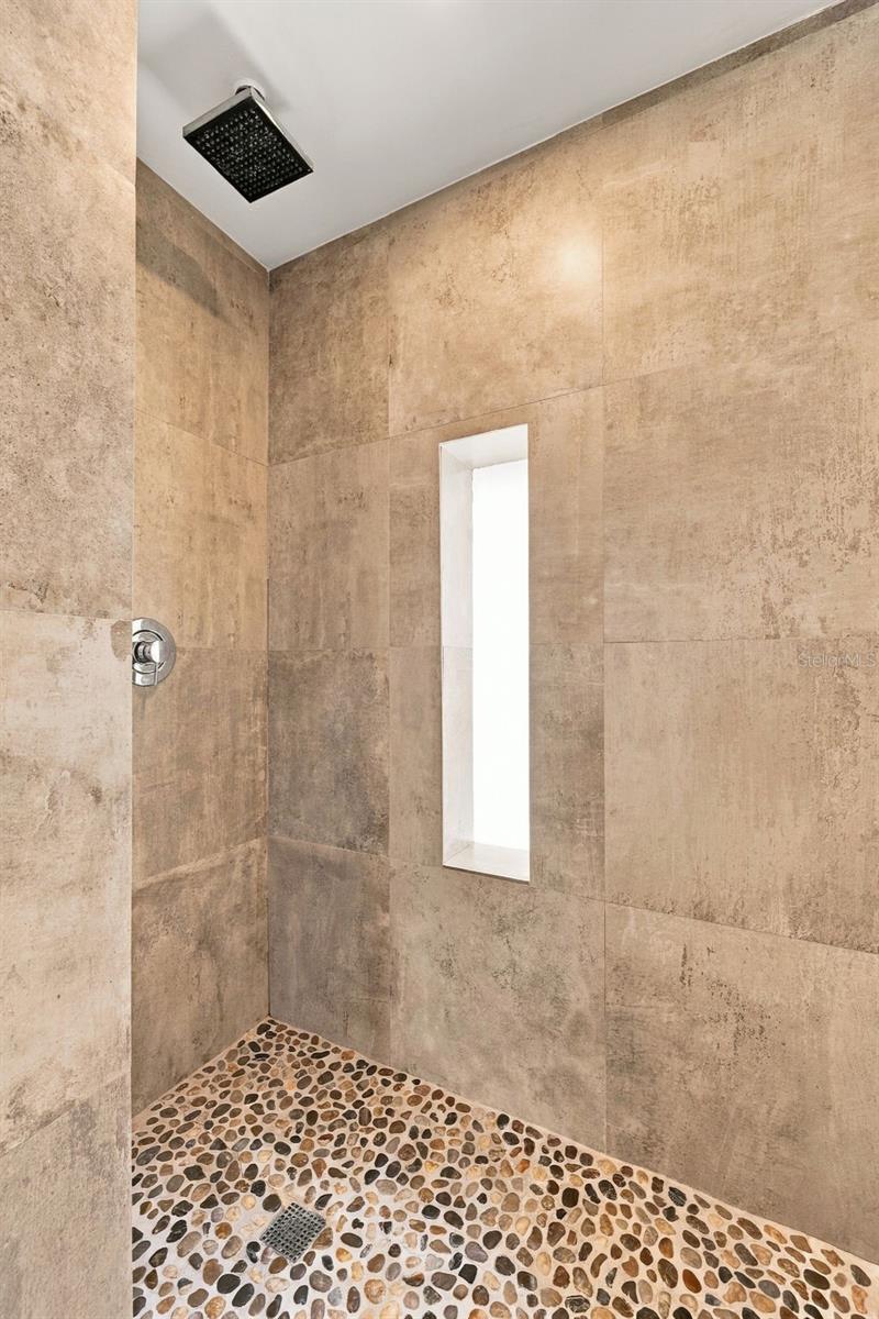 2440 S SHORE DR SE — photo 28