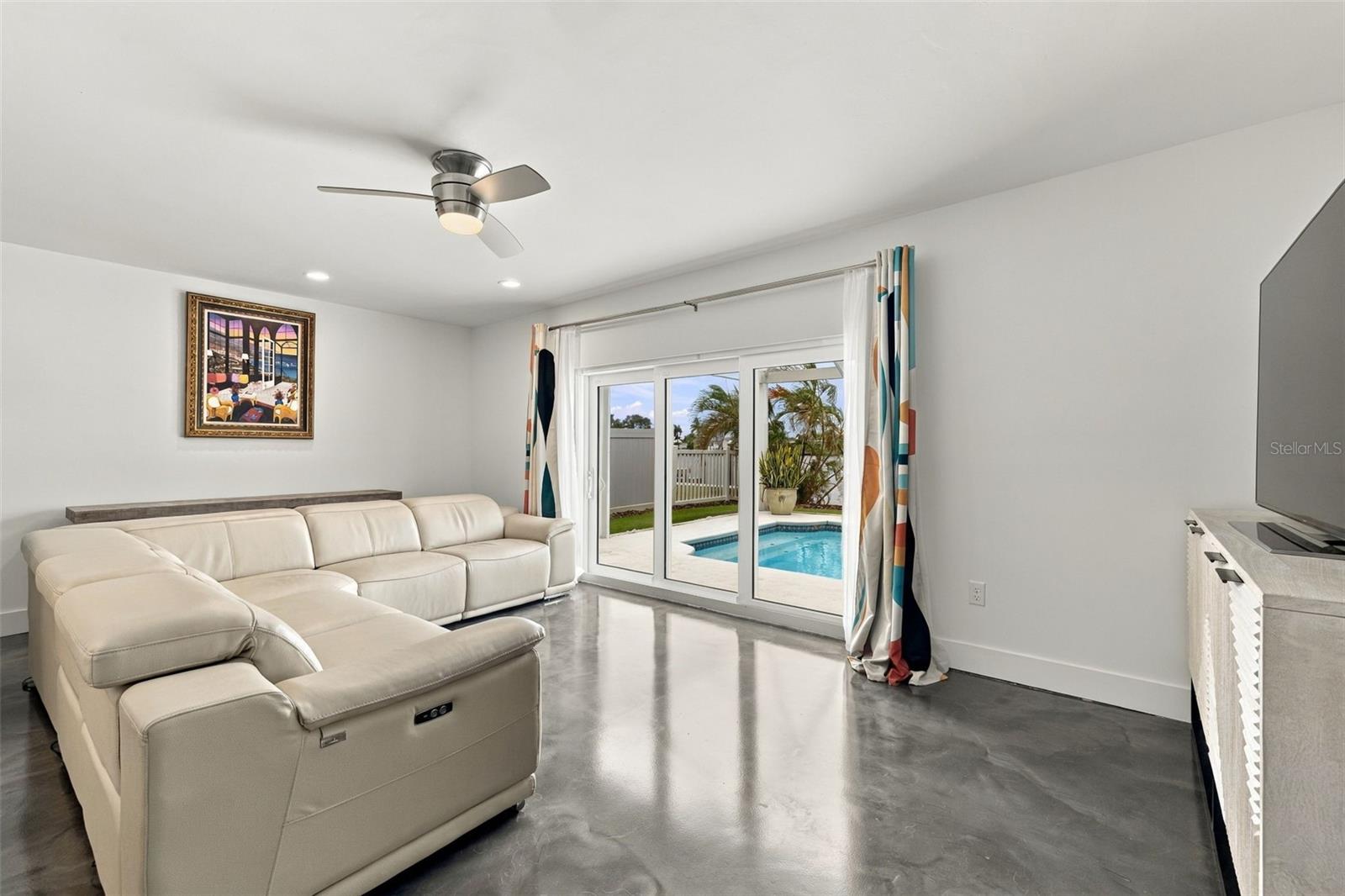 2440 S SHORE DR SE — photo 32