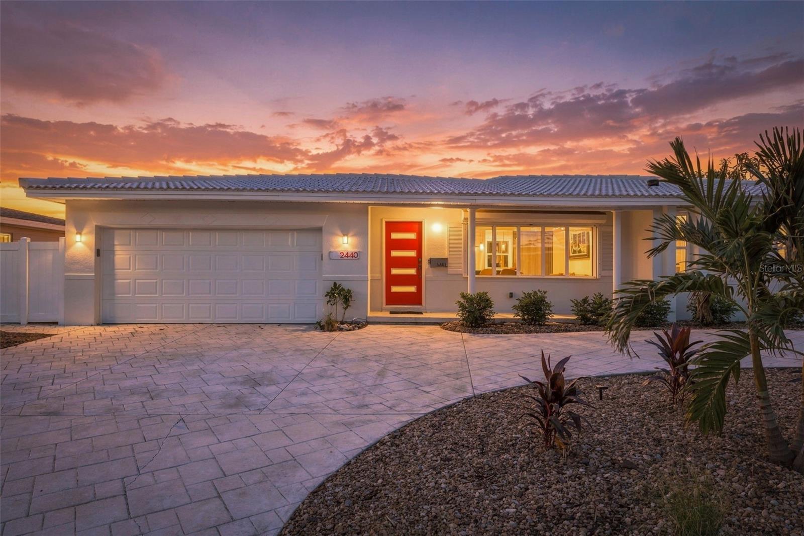 2440 S SHORE DR SE — photo 2