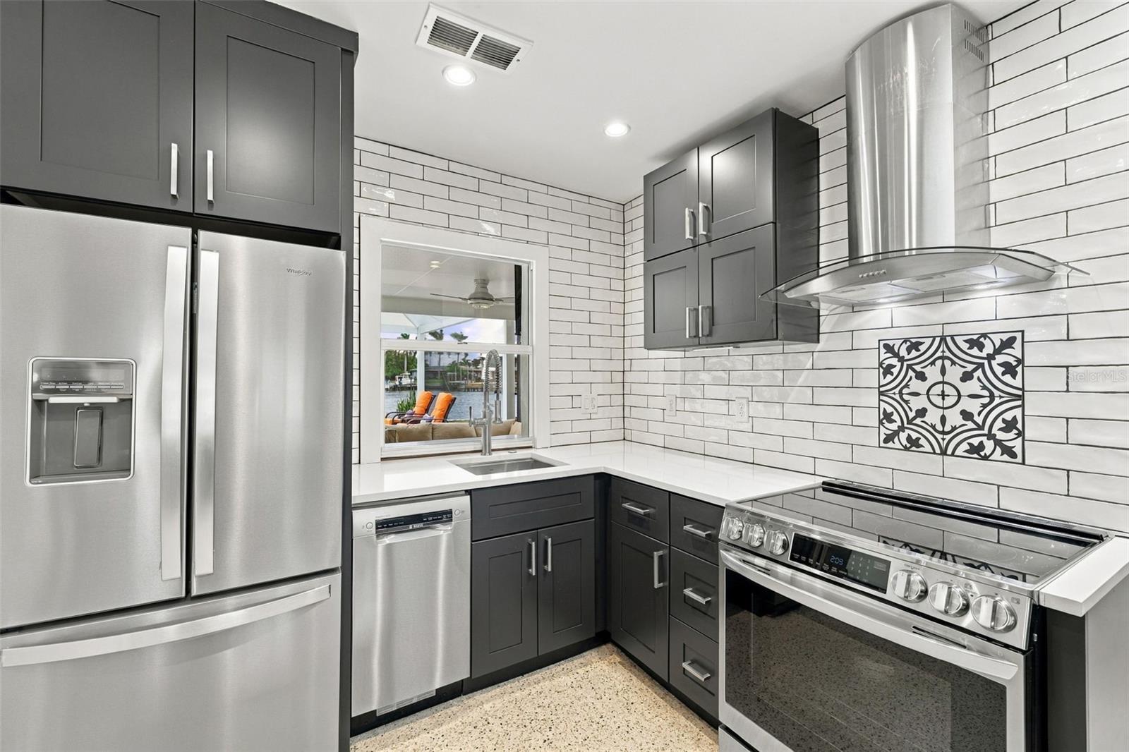 2440 S SHORE DR SE — photo 14