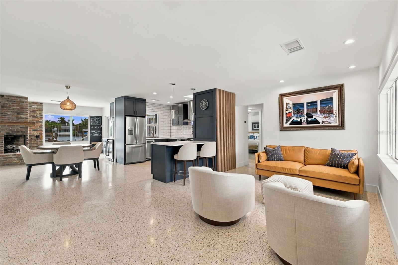 2440 S SHORE DR SE — photo 4