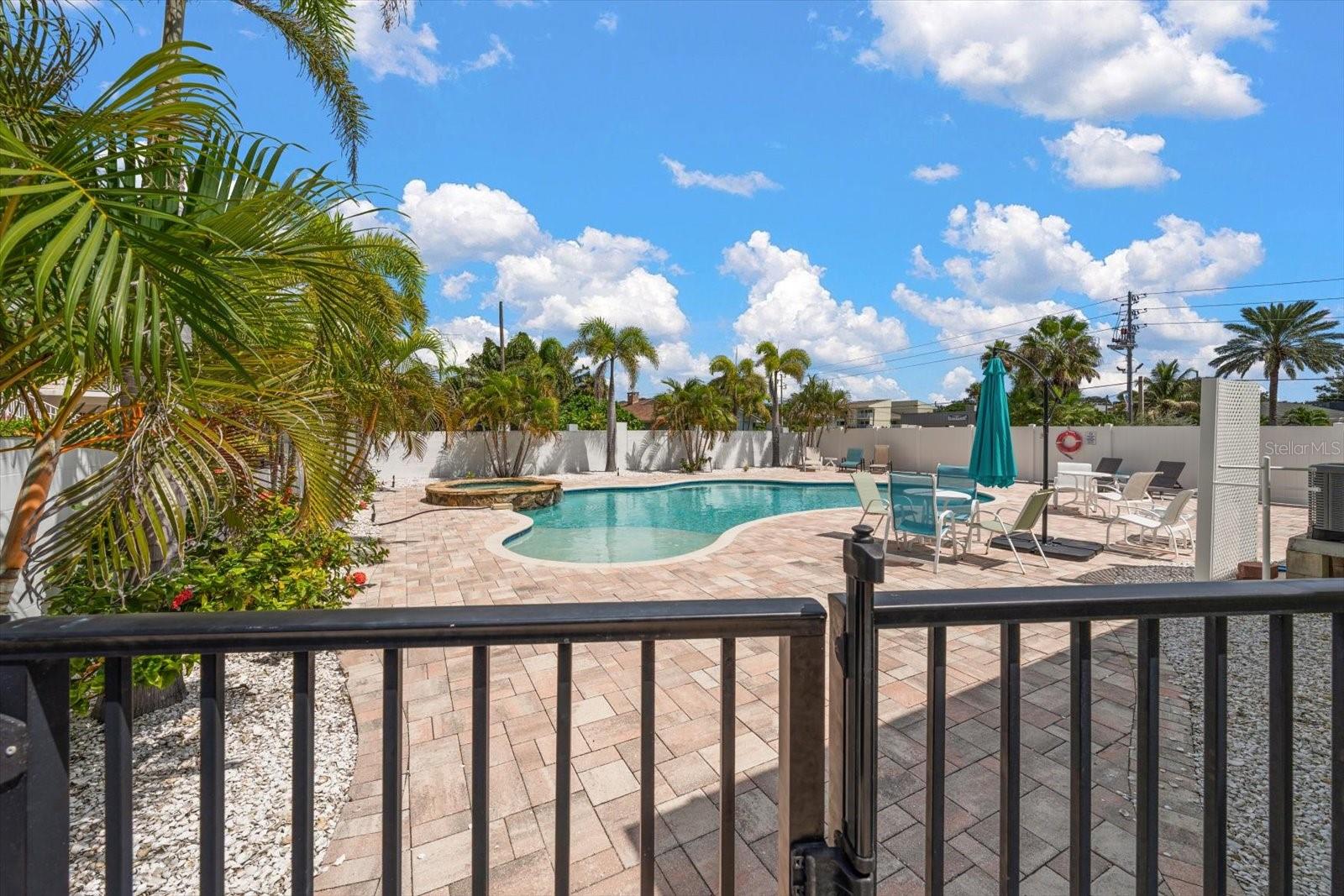 1512 GULF BLVD — photo 3