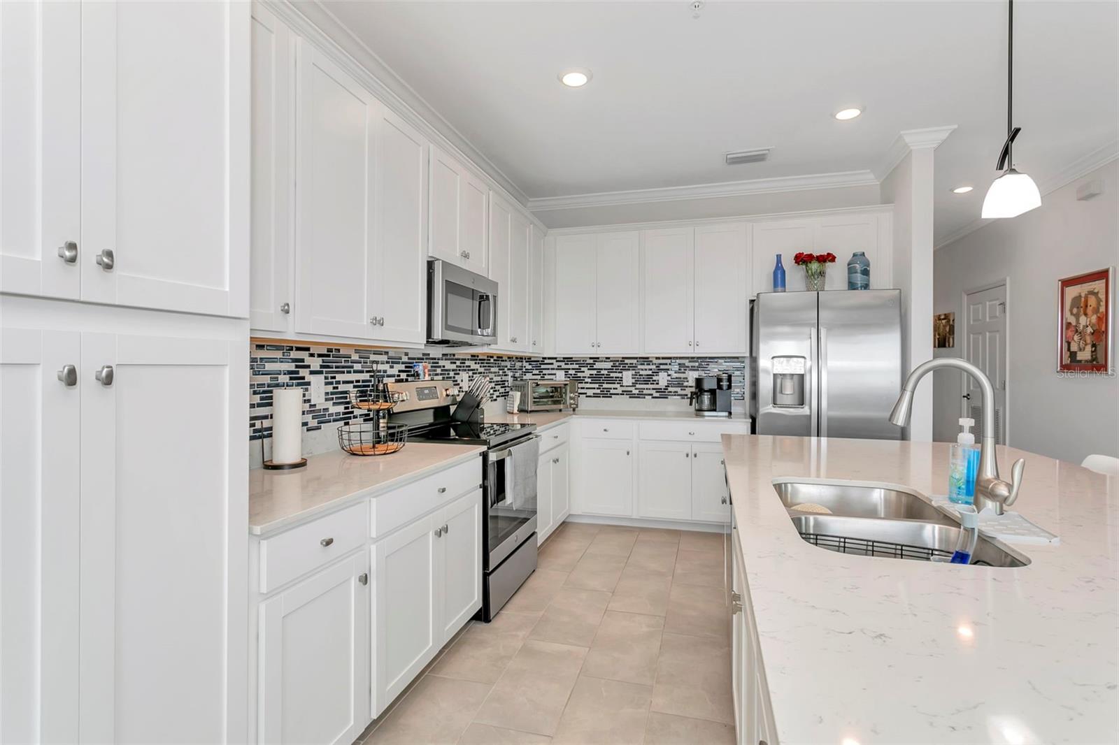 18028 GAWTHROP DR #402 — photo 24