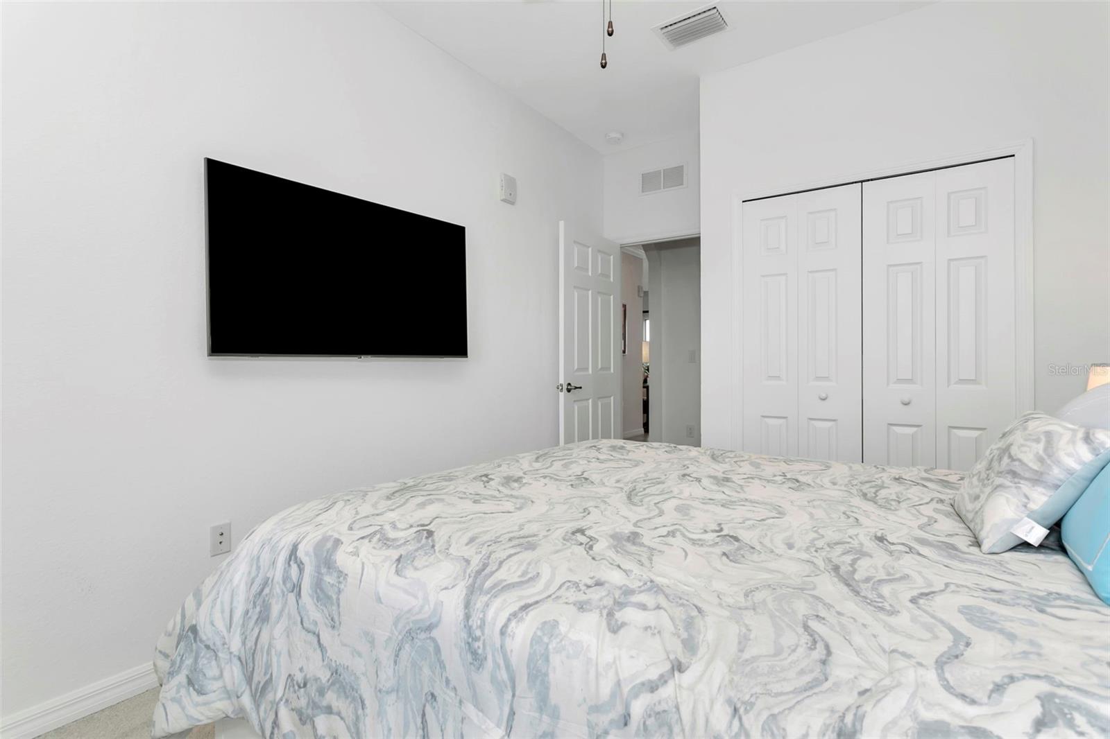 18028 GAWTHROP DR #402 — photo 14