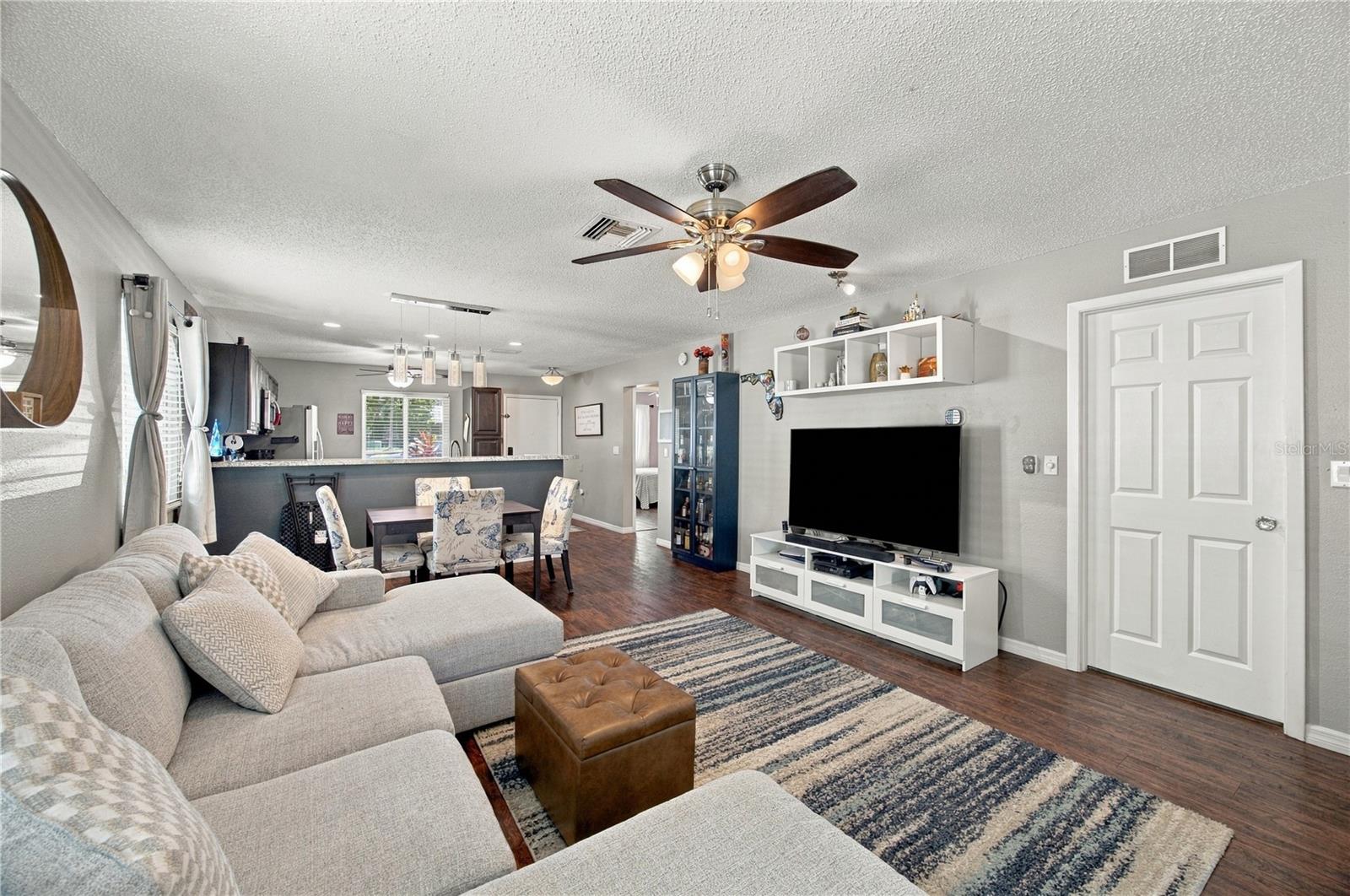 2245 ALDEN LN #F — photo 6