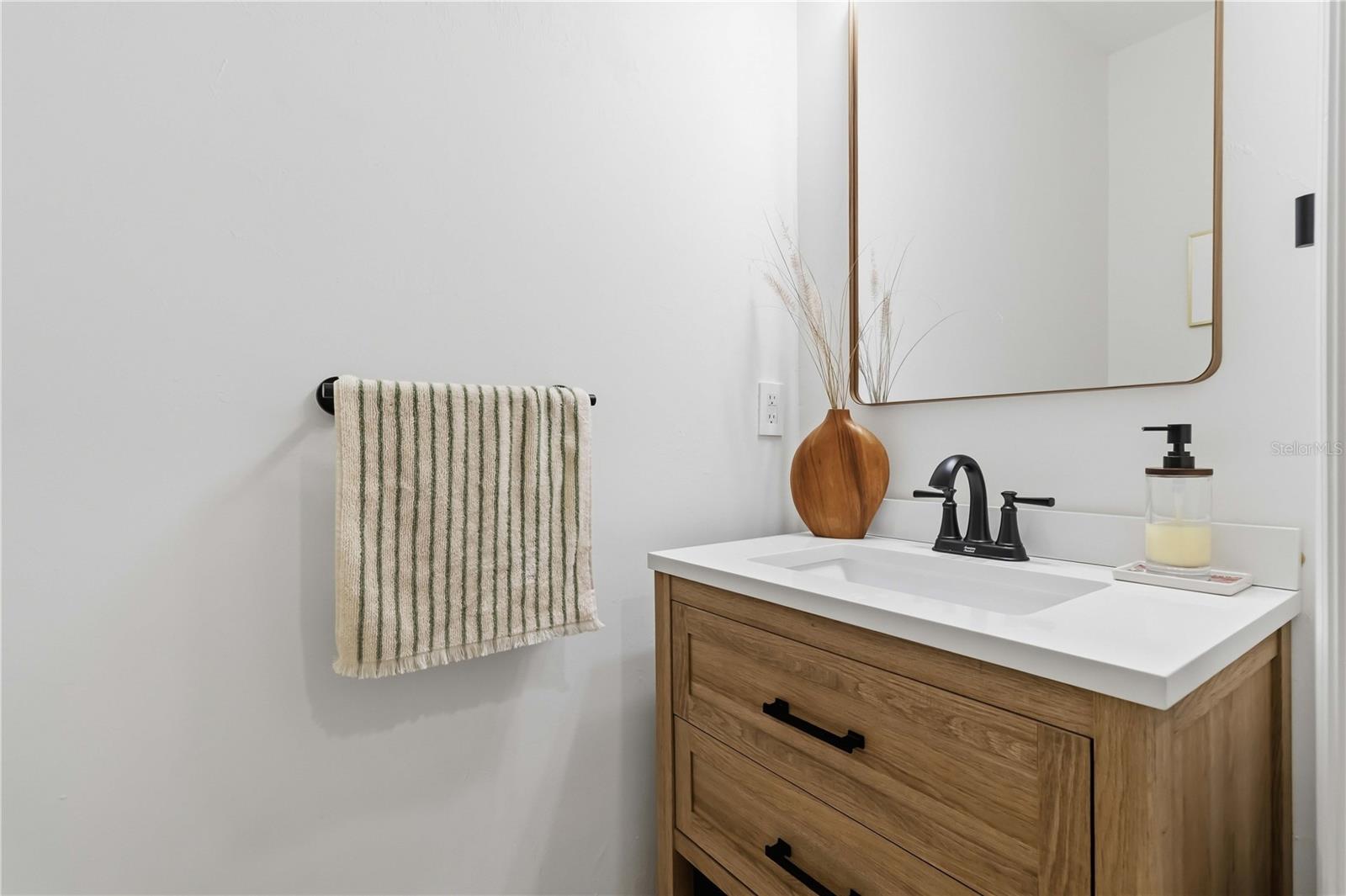 6404 SILVERSTAR DR — photo 24