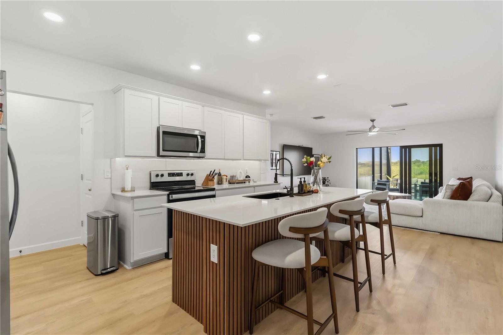 6404 SILVERSTAR DR — photo 11