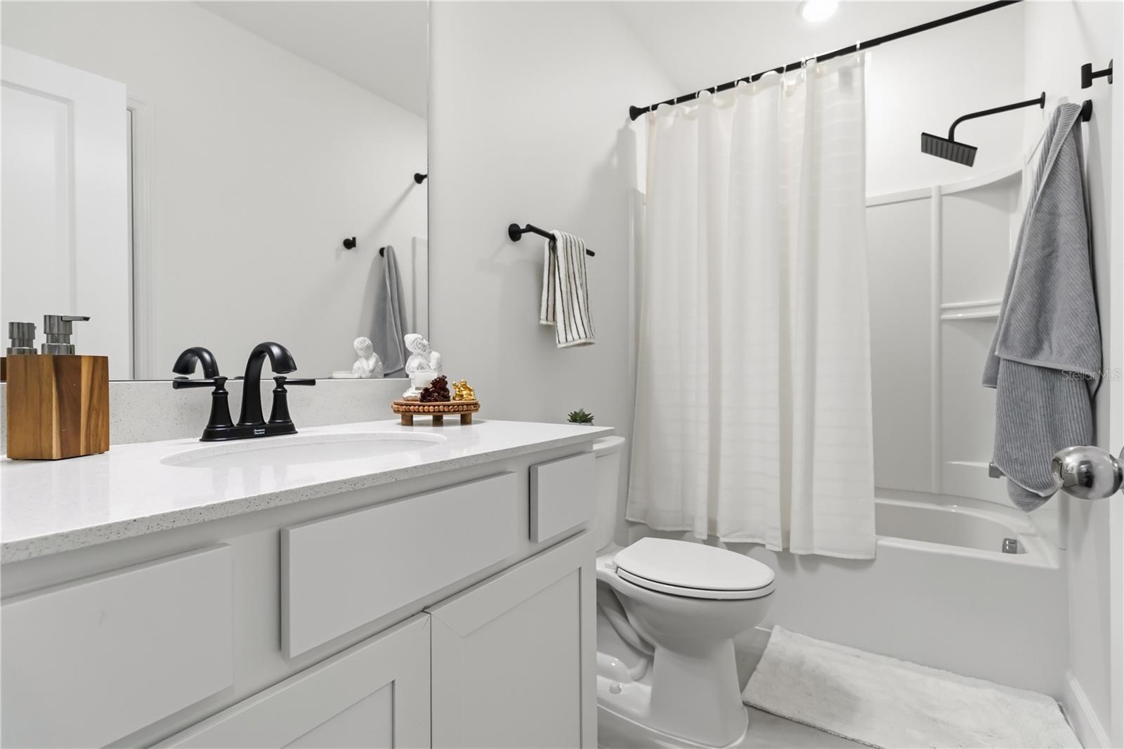 6404 SILVERSTAR DR — photo 15