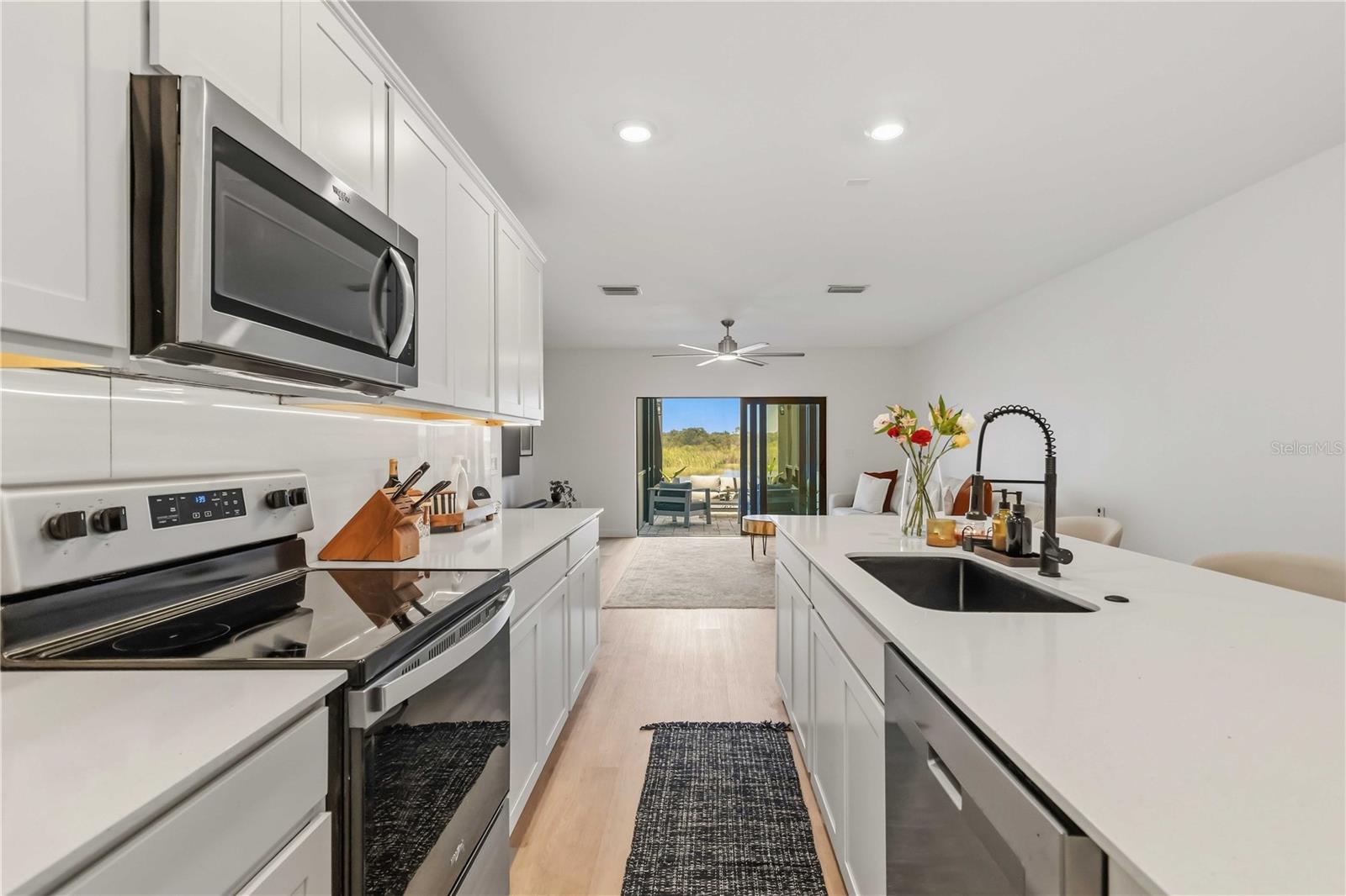 6404 SILVERSTAR DR — photo 8