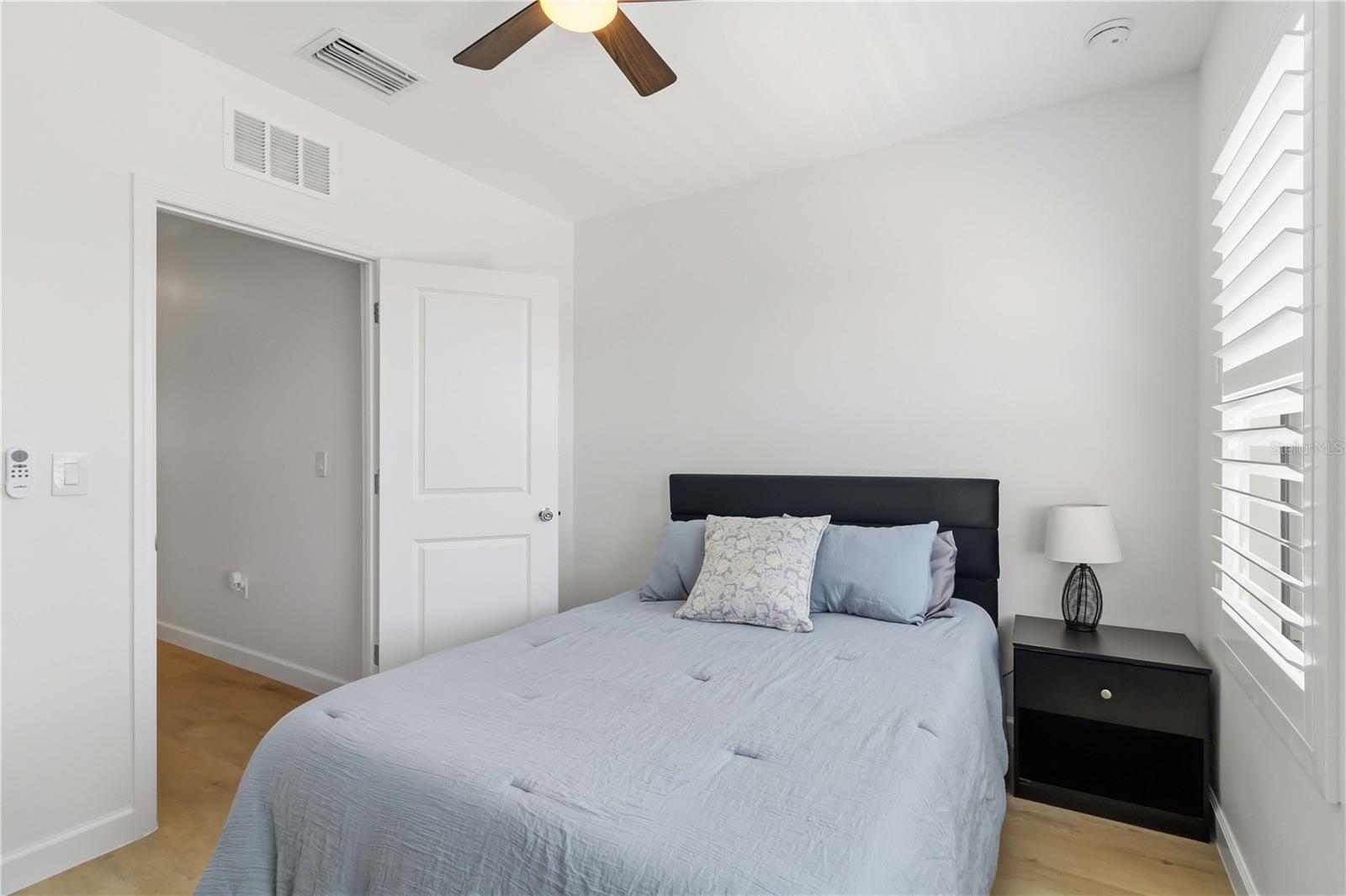 6404 SILVERSTAR DR — photo 16