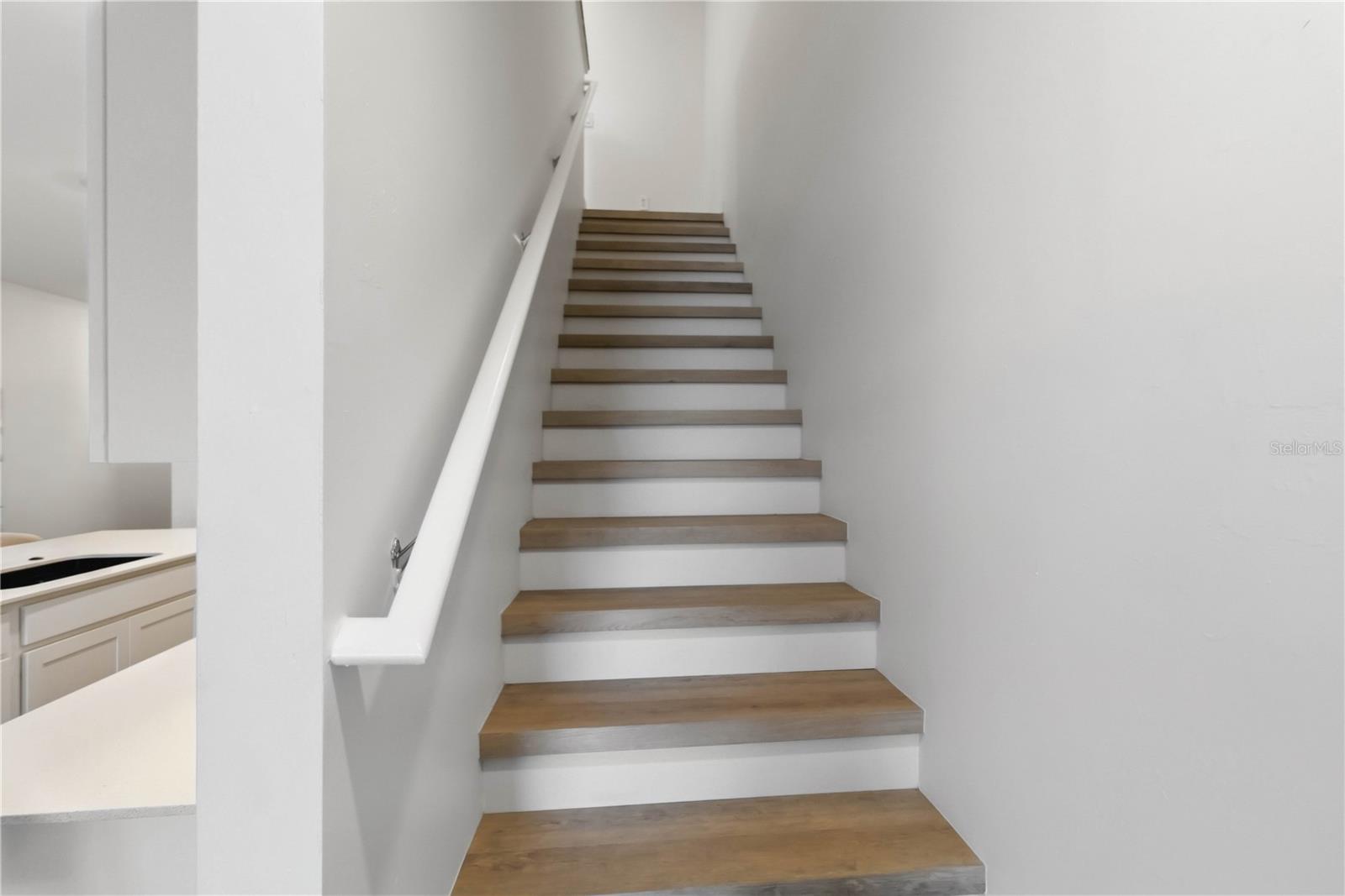 6404 SILVERSTAR DR — photo 12