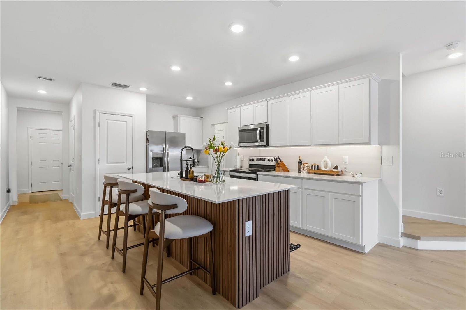 6404 SILVERSTAR DR — photo 10