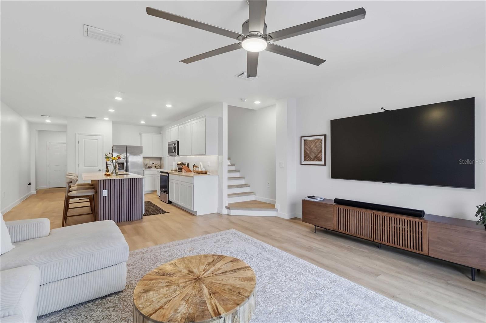 6404 SILVERSTAR DR — photo 4
