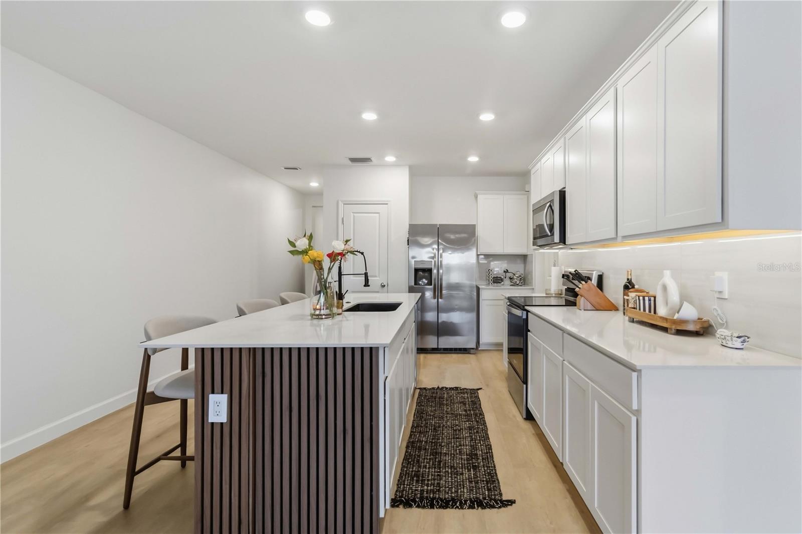 6404 SILVERSTAR DR — photo 9