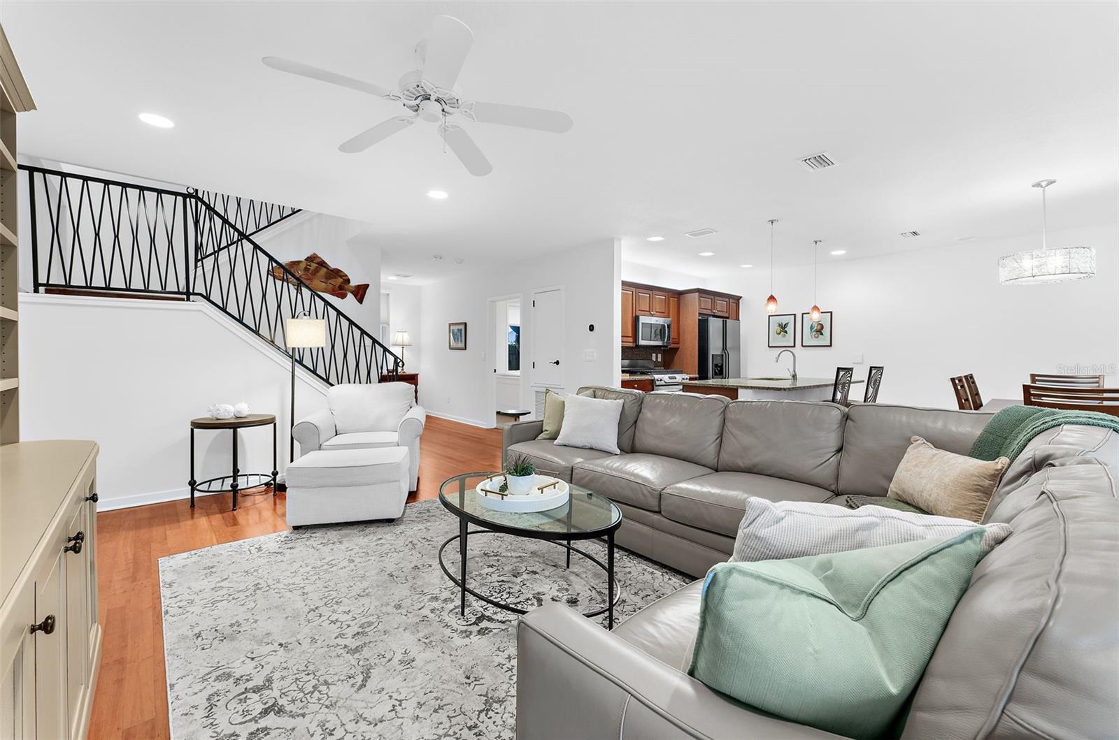 1685 LAUREL ST #4 — photo 4