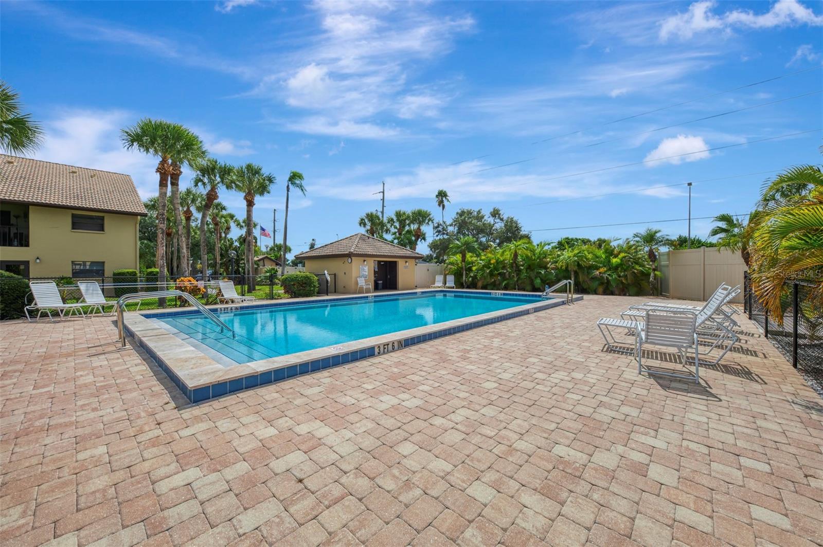 375 THREE LAKES LN #A — photo 33