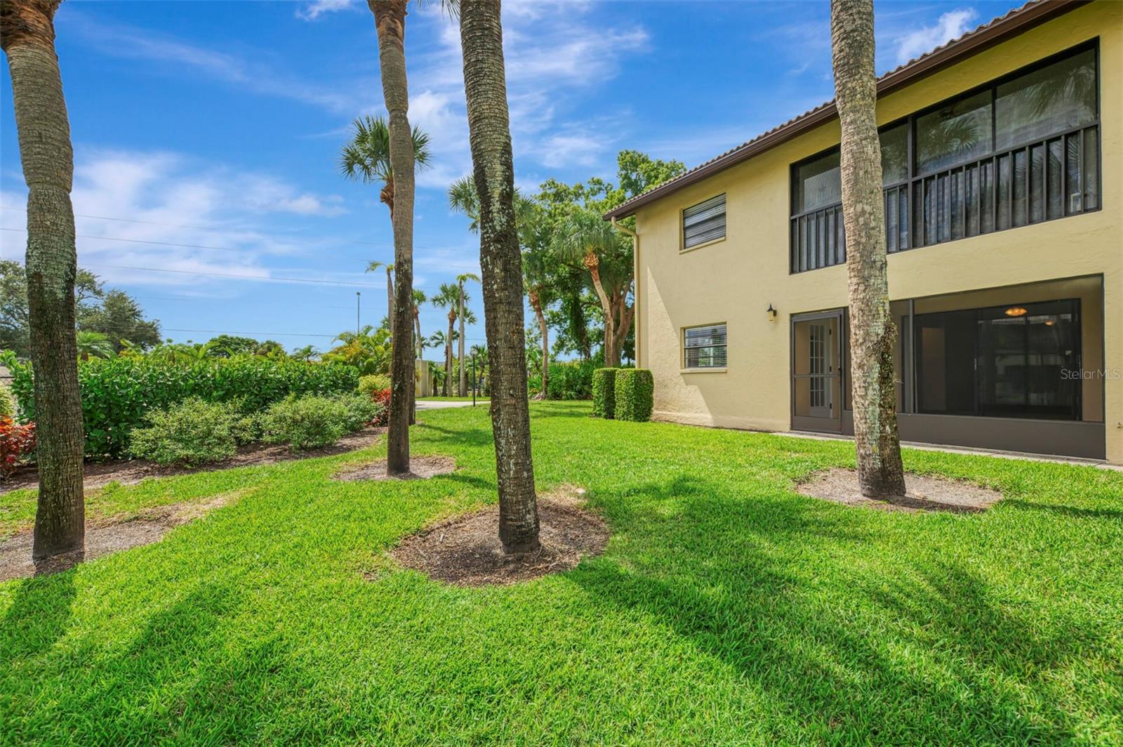 375 THREE LAKES LN #A — photo 31