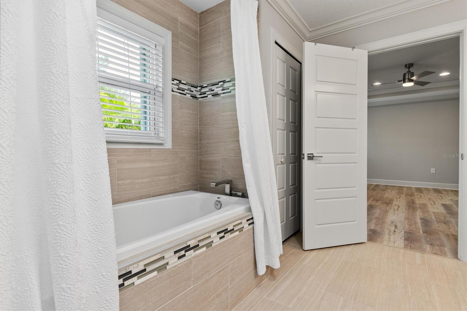 2420 SHEILA LN — photo 32