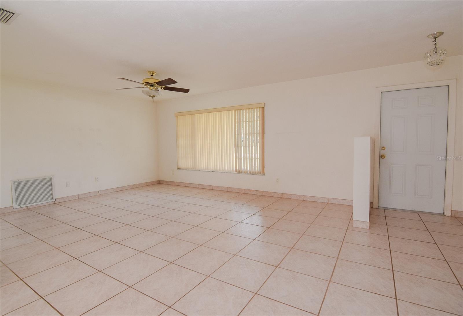 13594 MONALEE AVE — photo 9